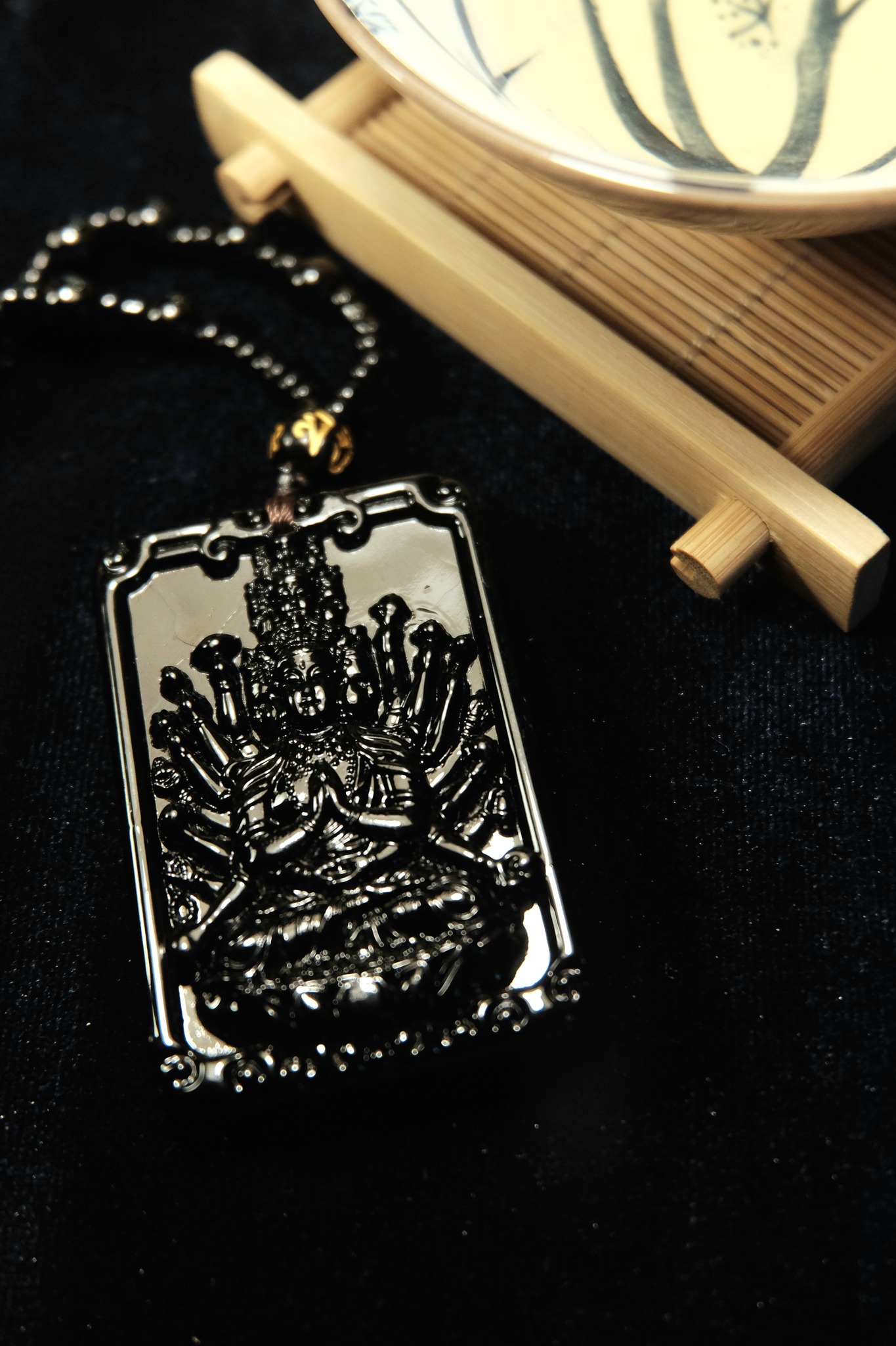 [339k] Đá obsidian đen Quan Âm thiên thủ thiên nhãn – Cứu giải