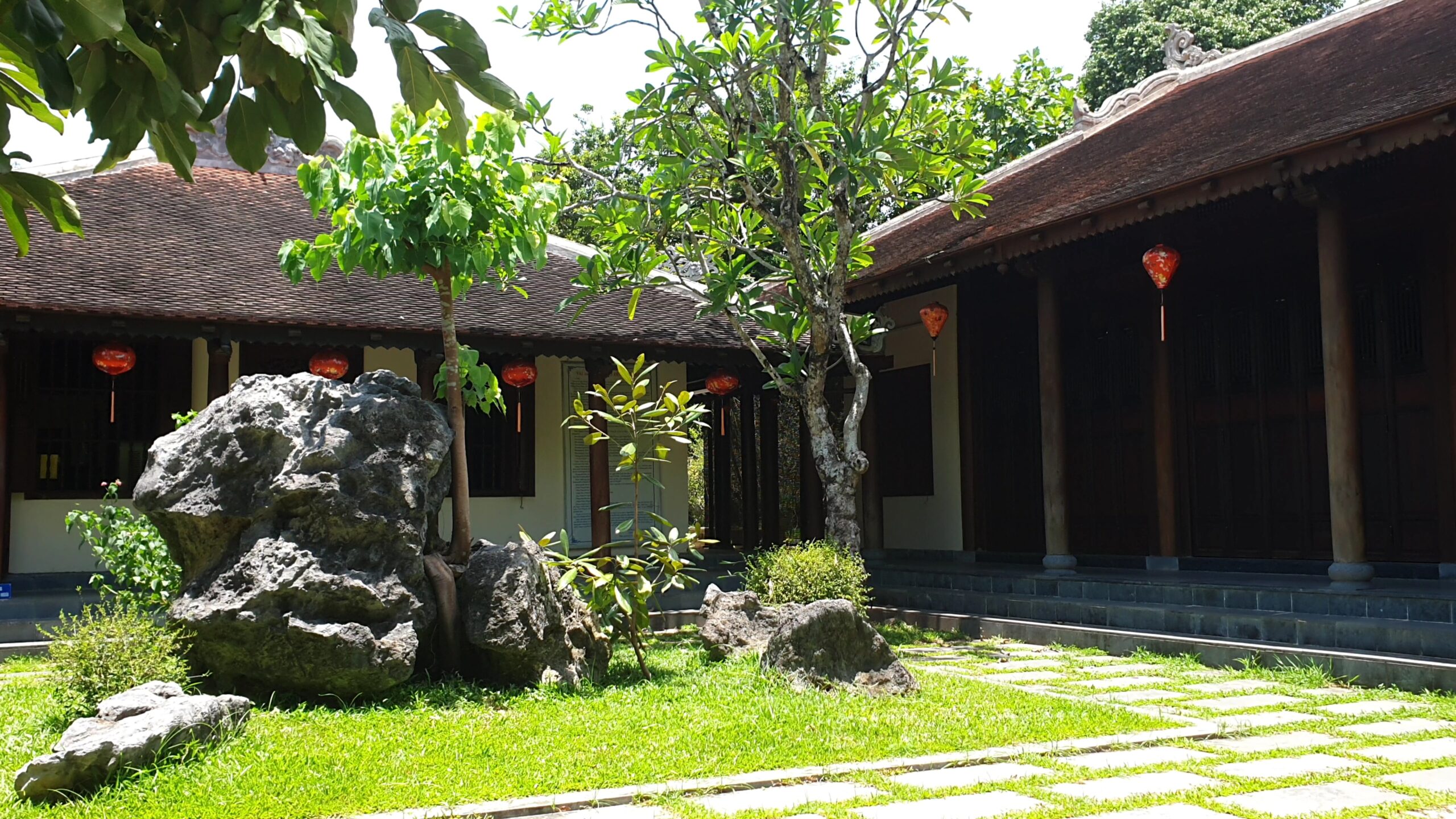 [video]Sư ông Thích Nhất Hạnh, người đưa Phật ra ngoài cổng chùa