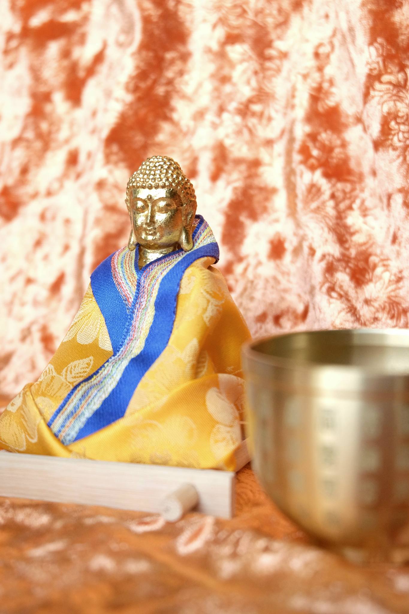 Pháp tượng Phật Thích Ca nạp cốt – thếp vàng quỳ